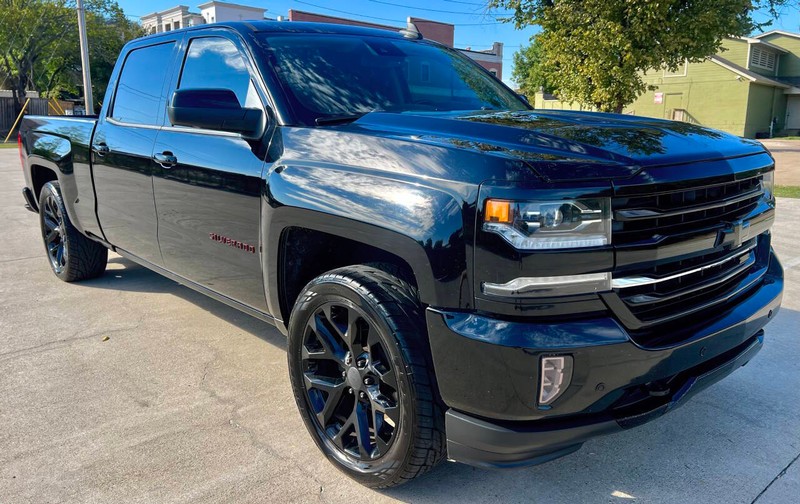Chevrolet Silverado 1500 Vehicle Full-screen Gallery Image 01