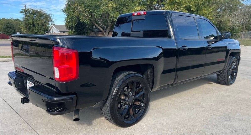 Chevrolet Silverado 1500 Vehicle Full-screen Gallery Image 04