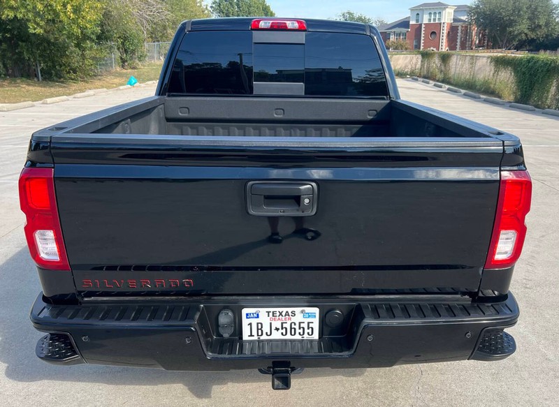 Chevrolet Silverado 1500 Vehicle Full-screen Gallery Image 05
