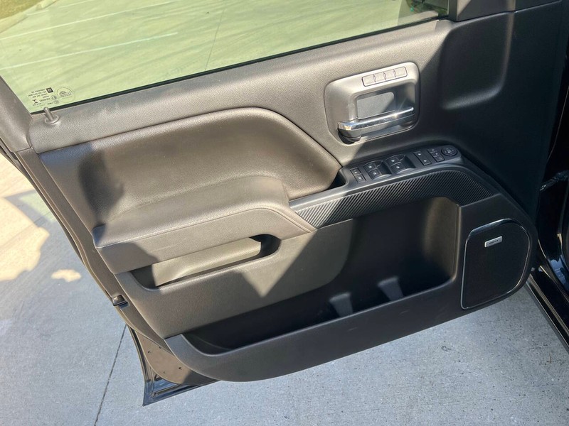 Chevrolet Silverado 1500 Vehicle Full-screen Gallery Image 16