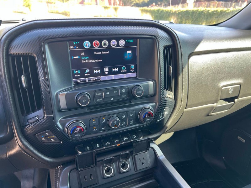 Chevrolet Silverado 1500 Vehicle Full-screen Gallery Image 18