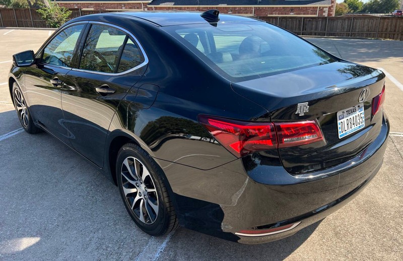 Acura TLX Vehicle Full-screen Gallery Image 04