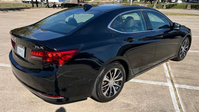 Acura TLX Vehicle Full-screen Gallery Image 05