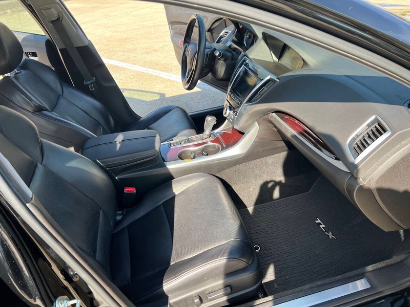 Acura TLX Vehicle Full-screen Gallery Image 09