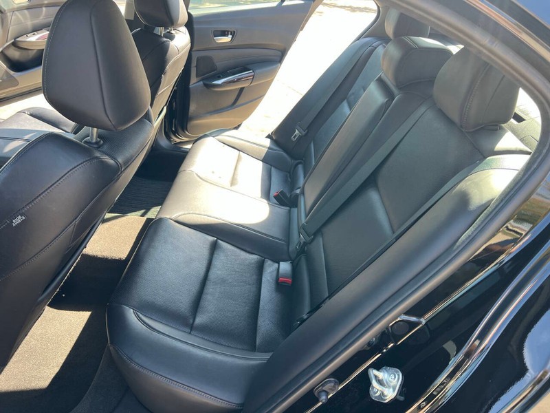 Acura TLX Vehicle Full-screen Gallery Image 11