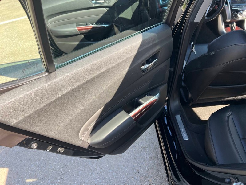 Acura TLX Vehicle Full-screen Gallery Image 12