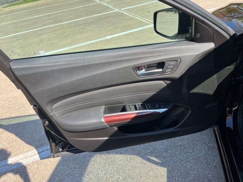 Acura TLX Vehicle Full-screen Gallery Image 14