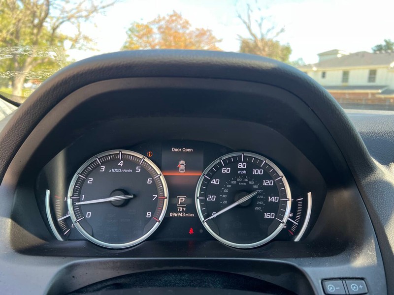 Acura TLX Vehicle Full-screen Gallery Image 17