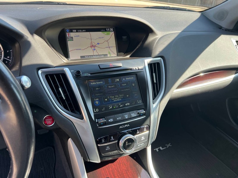 Acura TLX Vehicle Full-screen Gallery Image 18