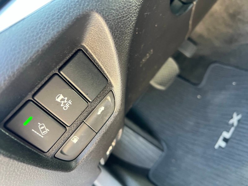 Acura TLX Vehicle Full-screen Gallery Image 20