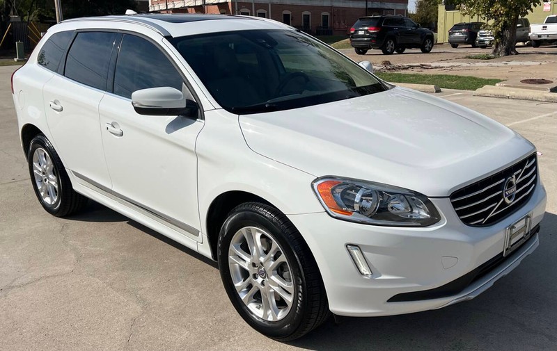 Volvo XC60 Vehicle Full-screen Gallery Image 01