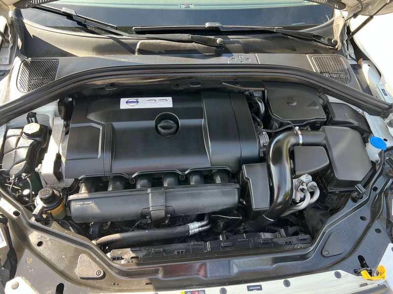 Volvo XC60 Vehicle Full-screen Gallery Image 08