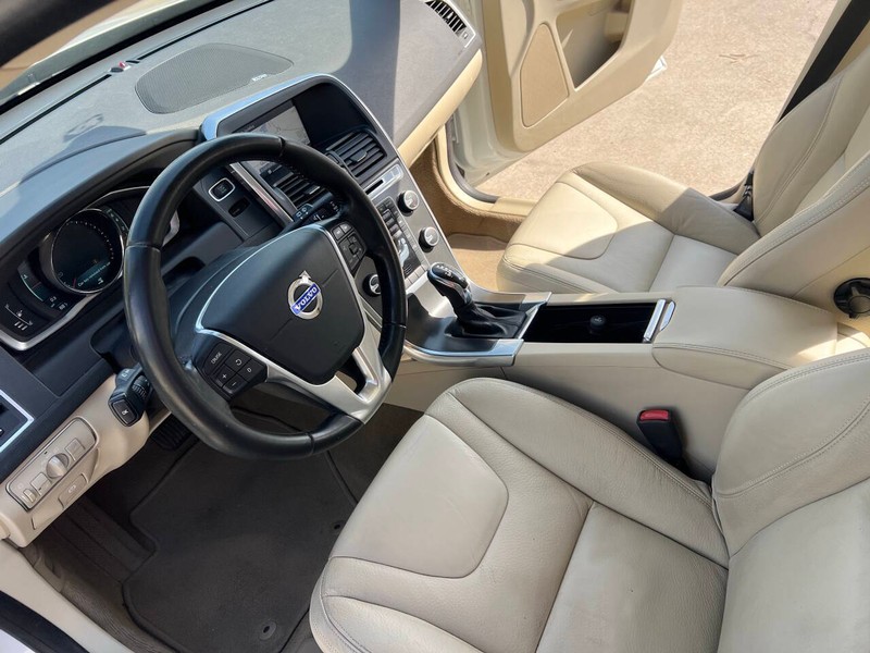 Volvo XC60 Vehicle Full-screen Gallery Image 10