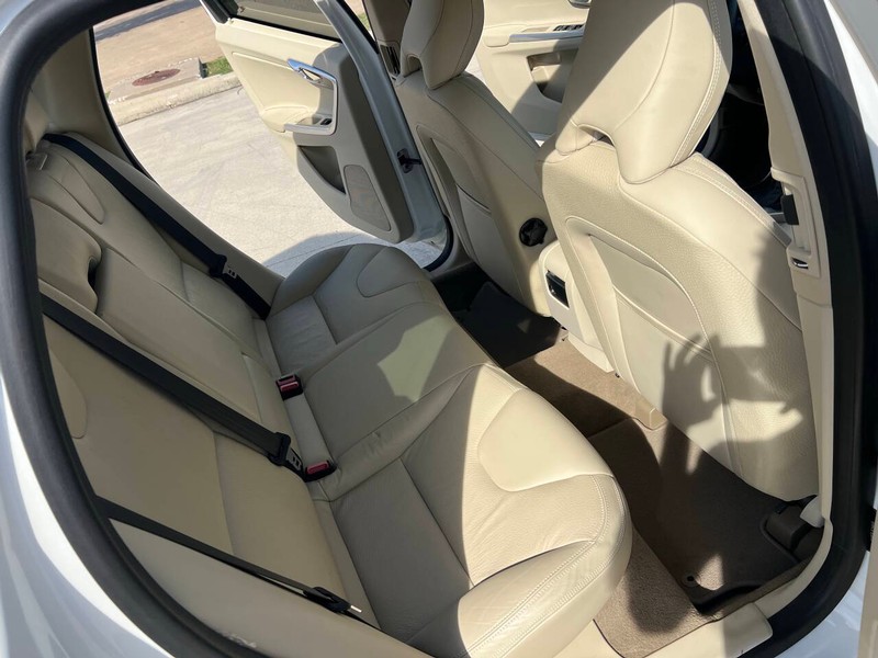 Volvo XC60 Vehicle Full-screen Gallery Image 13