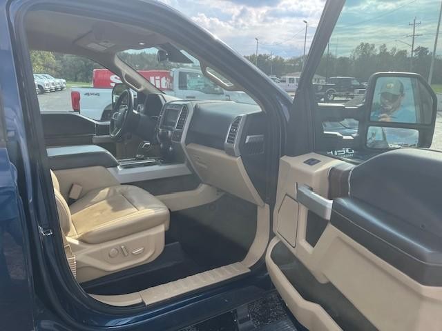 Ford F-150 Vehicle Full-screen Gallery Image 12