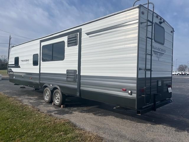 Golden Design Transcend Vehicle Full-screen Gallery Image 03