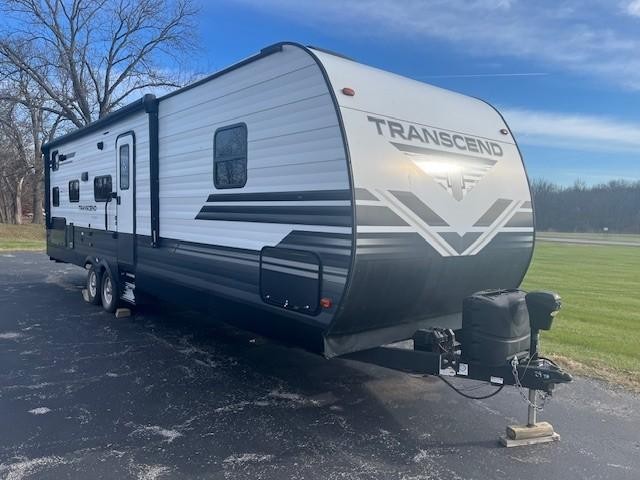 Golden Design Transcend Vehicle Full-screen Gallery Image 04