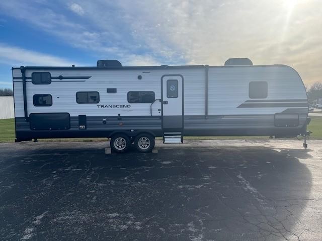 Golden Design Transcend Vehicle Full-screen Gallery Image 05