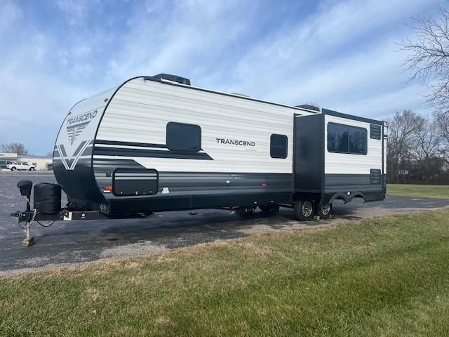 Golden Design Transcend Vehicle Full-screen Gallery Image 08