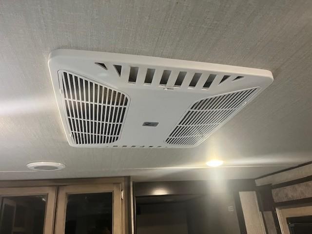 Golden Design Transcend Vehicle Full-screen Gallery Image 21