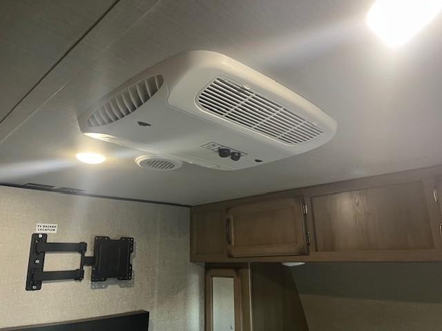 Golden Design Transcend Vehicle Full-screen Gallery Image 24