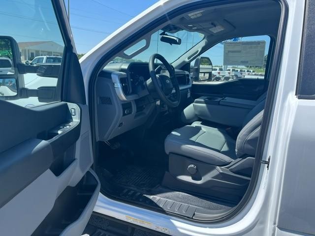 2026 Ford F-550 Super Duty Chassis Cab XL - Photo 9