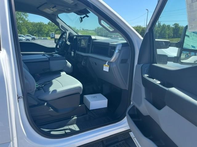 2026 Ford F-550 Super Duty Chassis Cab XL - Photo 11