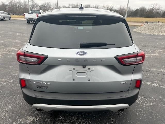 Ford Escape Vehicle Full-screen Gallery Image 03