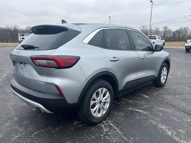 Ford Escape Vehicle Full-screen Gallery Image 04