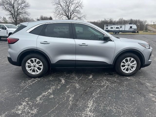 Ford Escape Vehicle Full-screen Gallery Image 05