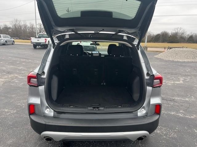 Ford Escape Vehicle Full-screen Gallery Image 11