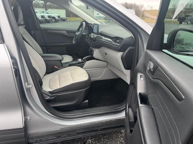 Ford Escape Vehicle Full-screen Gallery Image 12