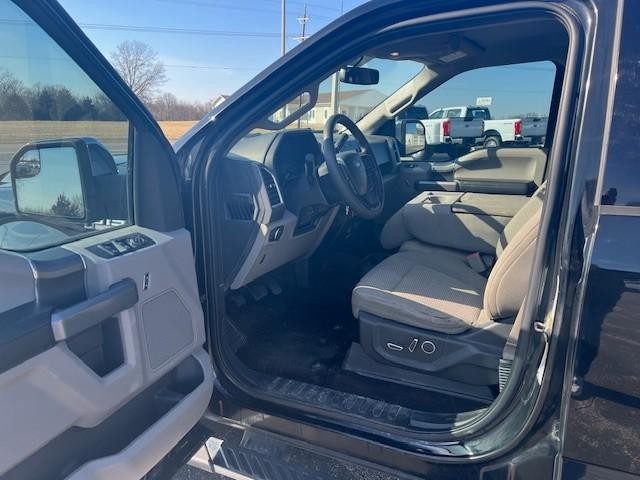 Ford F-150 Vehicle Full-screen Gallery Image 09