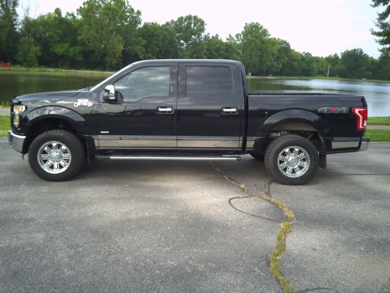 Ford F-150 Vehicle Full-screen Gallery Image 02