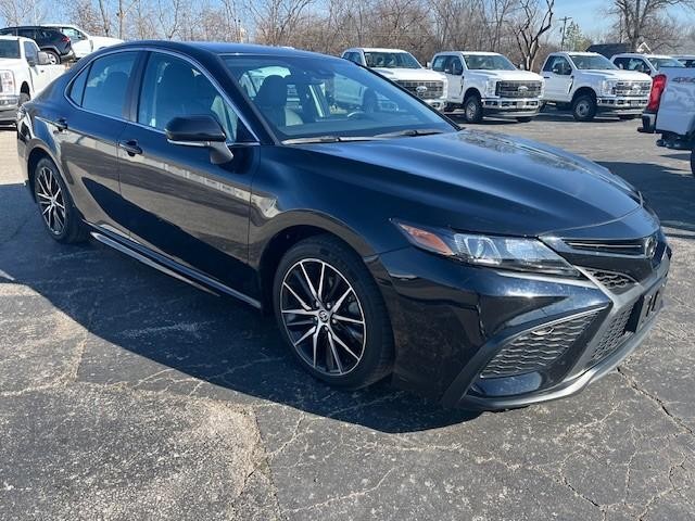 Toyota Camry Vehicle Full-screen Gallery Image 07