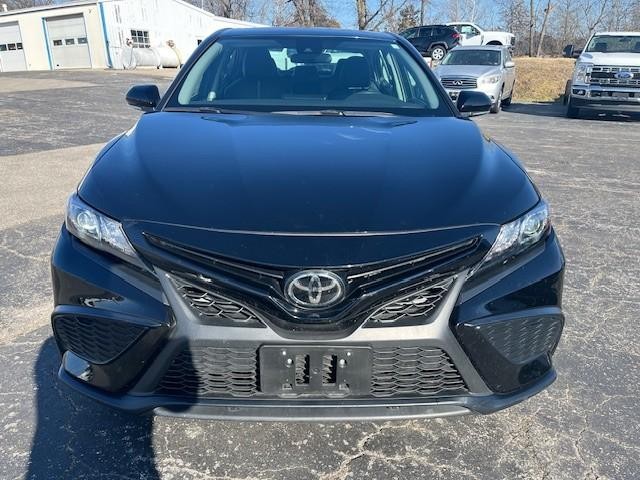 Toyota Camry Vehicle Full-screen Gallery Image 08