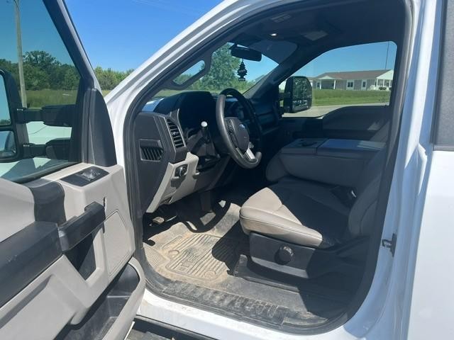 Ford Super Duty F-250 SRW Vehicle Full-screen Gallery Image 11