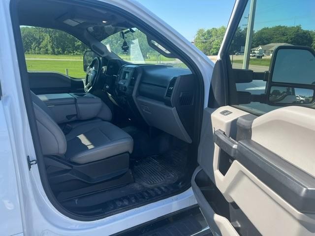 Ford Super Duty F-250 SRW Vehicle Full-screen Gallery Image 13
