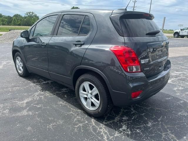 Chevrolet TRAX LS Vehicle Full-screen Gallery Image 11