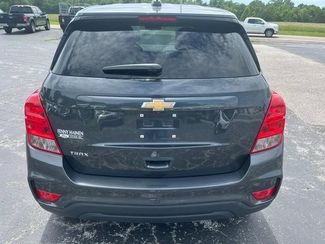 Chevrolet TRAX LS Vehicle Full-screen Gallery Image 12