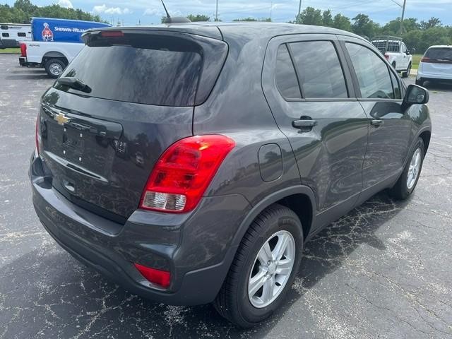 Chevrolet TRAX LS Vehicle Full-screen Gallery Image 13