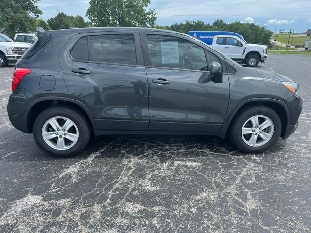 Chevrolet TRAX LS Vehicle Full-screen Gallery Image 14