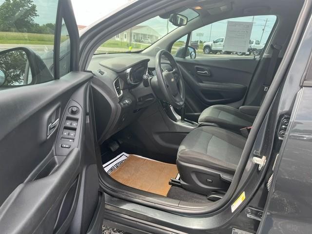 Chevrolet TRAX LS Vehicle Full-screen Gallery Image 17