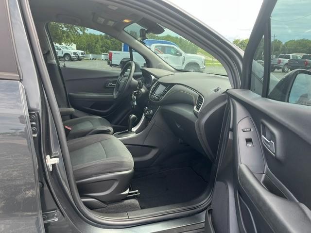 Chevrolet TRAX LS Vehicle Full-screen Gallery Image 21