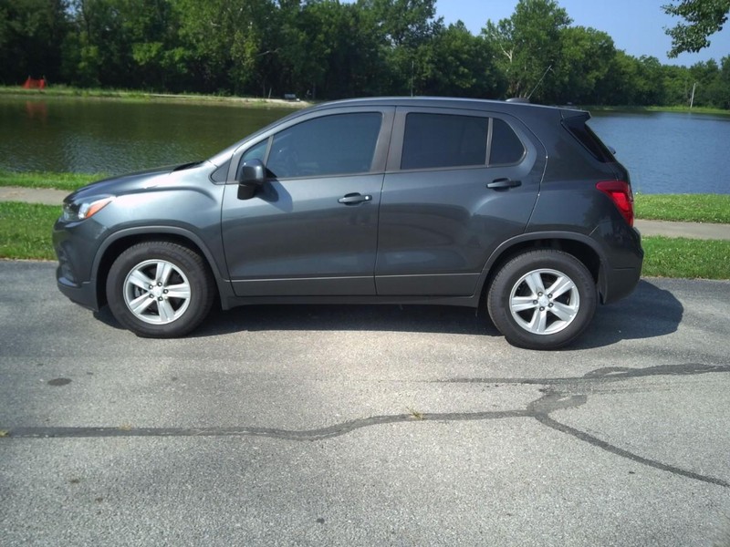 Chevrolet TRAX LS Vehicle Full-screen Gallery Image 02