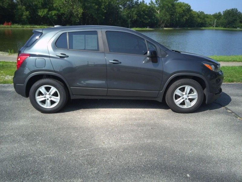 Chevrolet TRAX LS Vehicle Full-screen Gallery Image 06