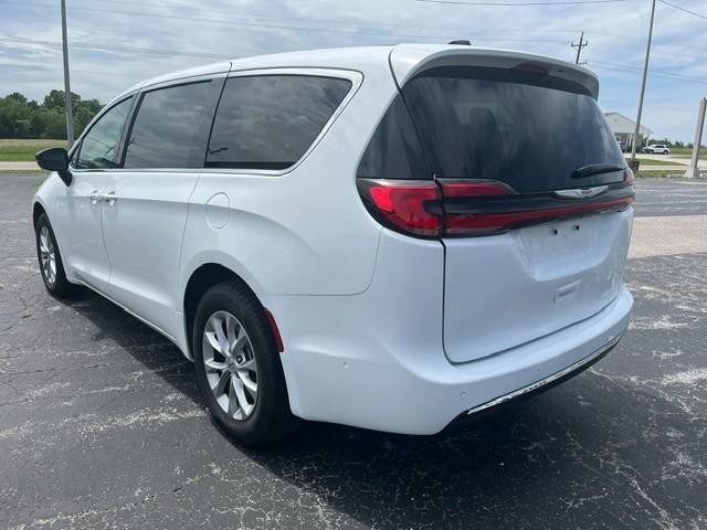 Chrysler PACIFICA S Vehicle Full-screen Gallery Image 03
