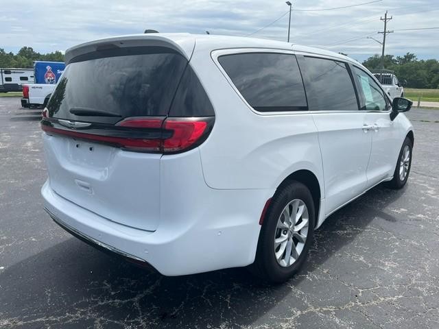 Chrysler PACIFICA S Vehicle Full-screen Gallery Image 05