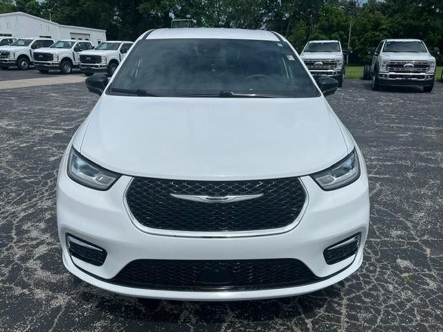 Chrysler PACIFICA S Vehicle Full-screen Gallery Image 08