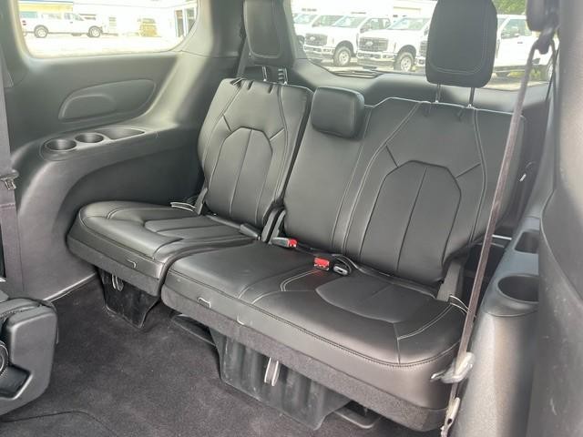 Chrysler PACIFICA S Vehicle Full-screen Gallery Image 11